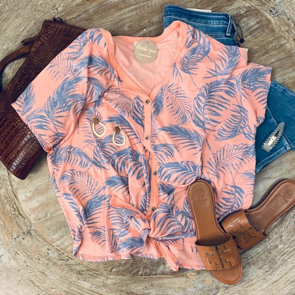 Leaf Twist Front Knit Top - Picture 4 of 6